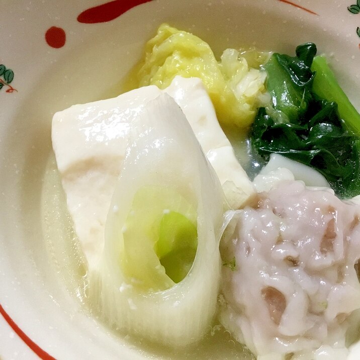 小松菜とワンタンのスープ